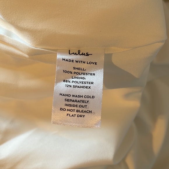 NWOT. Lulus Jumpsuit. Size M. Flattering Side Slits in Pant Legs. - Picture 5 of 5